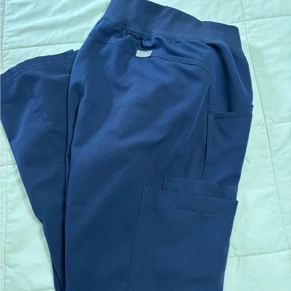 FIGS Kade Cargo Scrub Pants - Picture 2 of 3